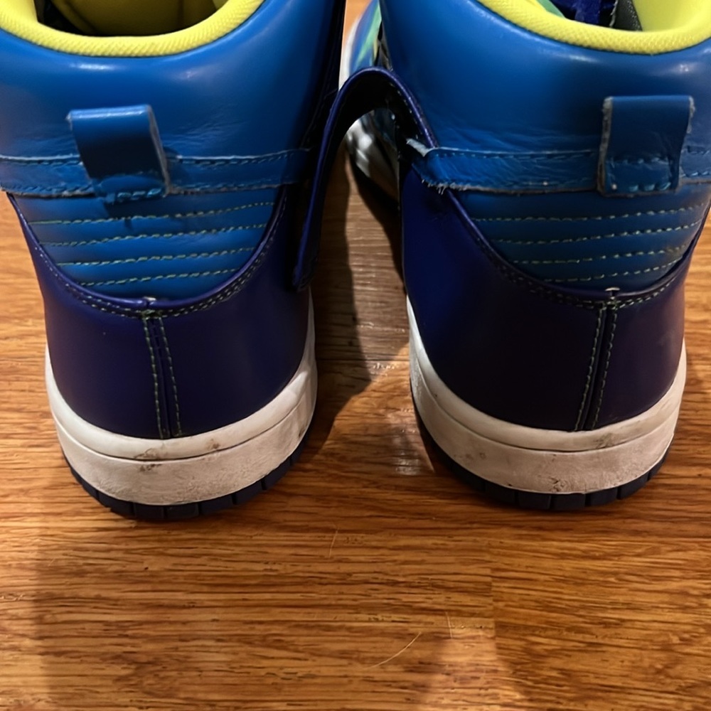 Nike high top tennis shoes